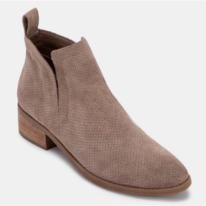Dolce Vita Tivon PEF Taupe Suede Booties Size 7.5